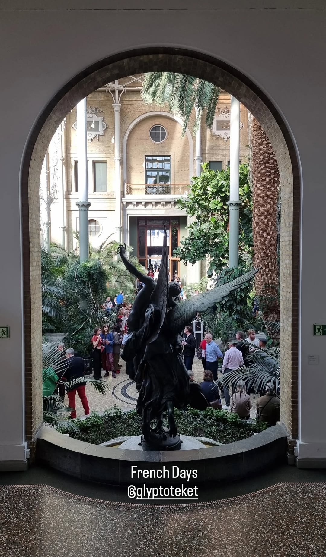 French Days story in the Glyptotek courtyard